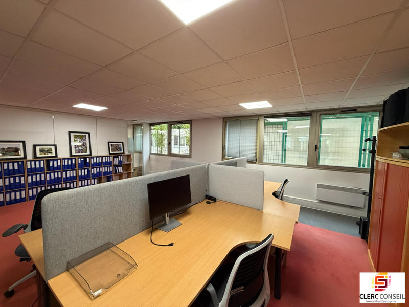 Bureau - 1 143 m²