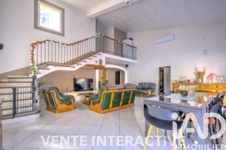 Maison - 240 m² - 5 pièces