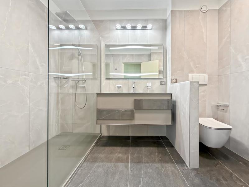 Appartement - 270 m² - 6 pièces