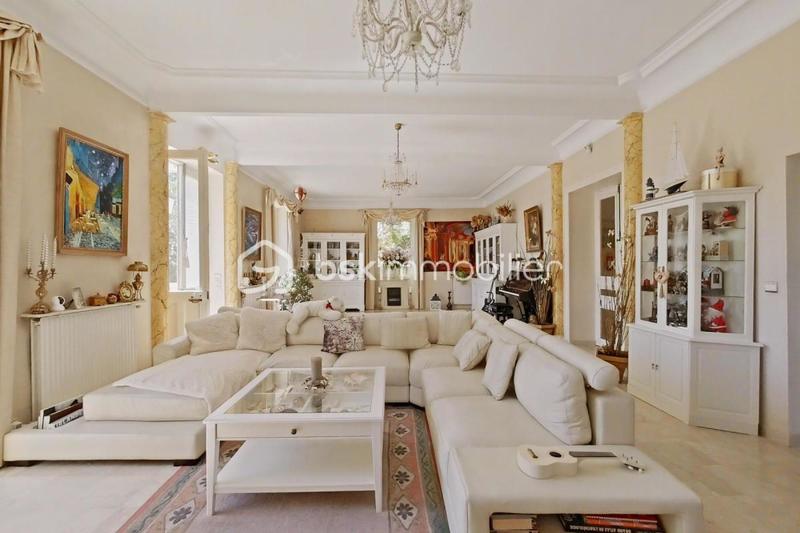 Demeure - 323 m² - 11 pièces