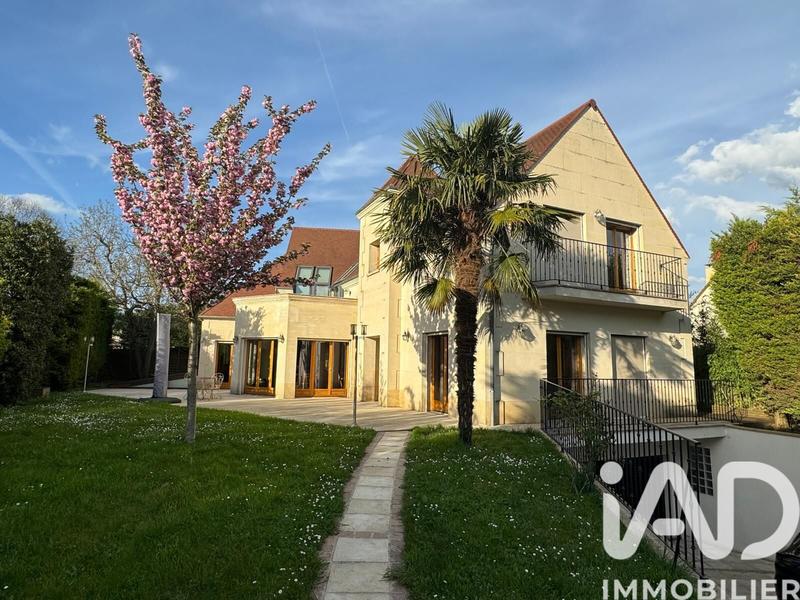 Maison de maîtres - 317 m² - 9 pièces