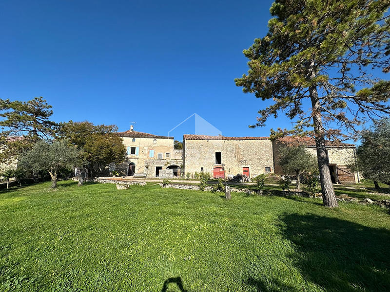 Maison - 329 m² - 6 pièces