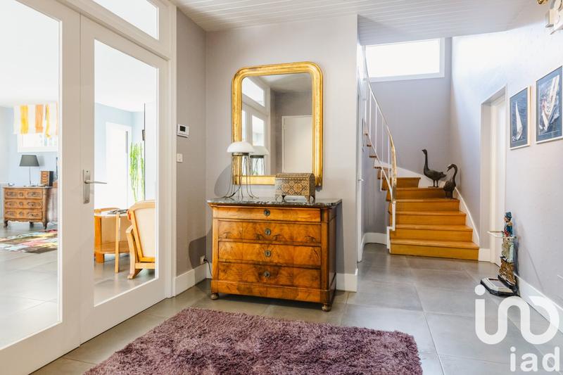 Maison - 210 m² - 8 pièces