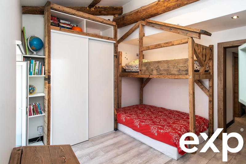 Loft - 143 m² - 5 pièces
