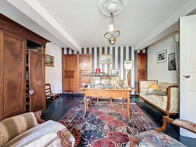 Maison - 251 m² - 5 pièces