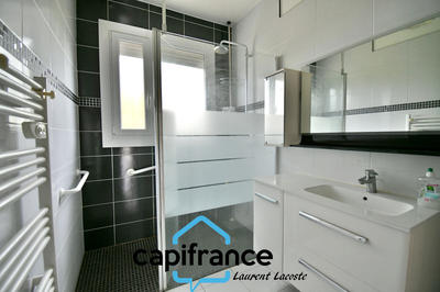 Maison - 215 m² - 9 pièces