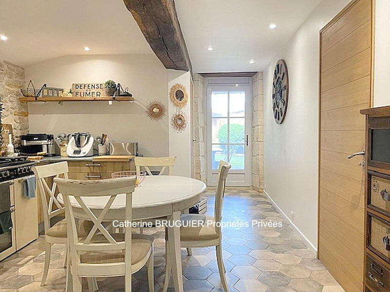 Maison - 235 m² - 9 pièces