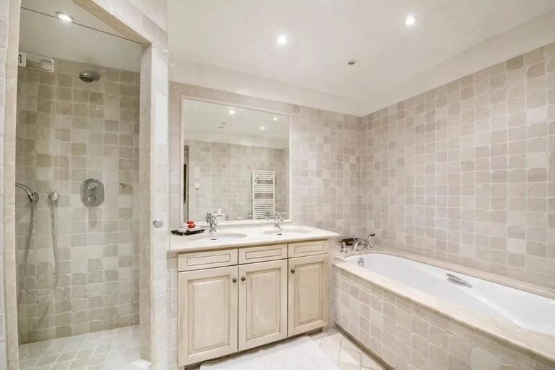 Villa - 282 m² - 6 pièces