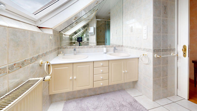 Maison - 226 m² - 7 pièces