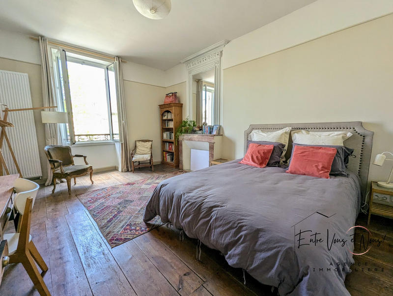 Maison - 280 m² - 8 pièces