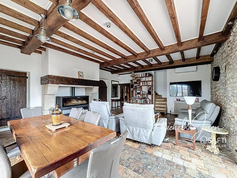 Maison - 253 m² - 5 pièces