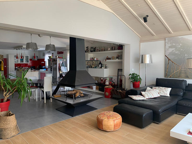 Maison - 225 m² - 10 pièces