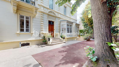 Demeure - 377 m² - 12 pièces