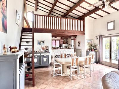 Maison traditionnelle - 151 m² - 5 pièces