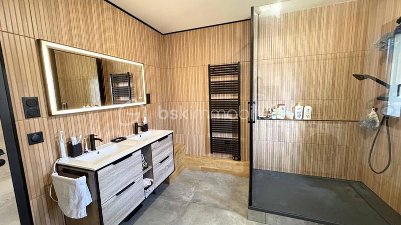 Propriété - 140 m² - 6 pièces