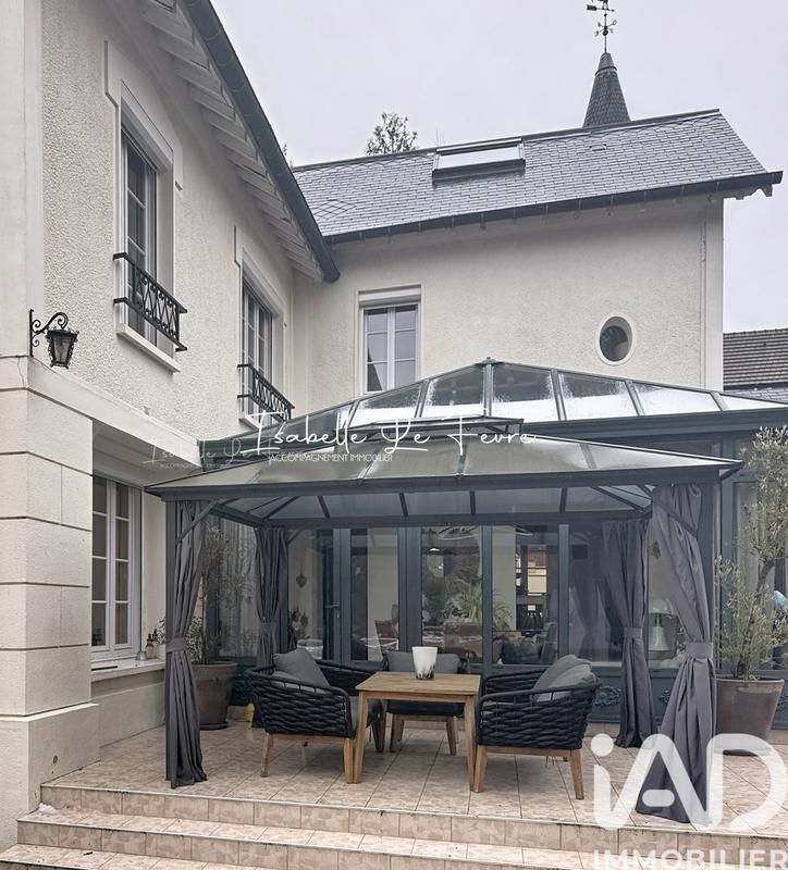 Maison - 202 m² - 9 pièces