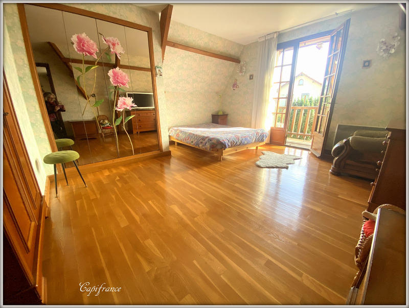 Maison - 255 m² - 6 pièces