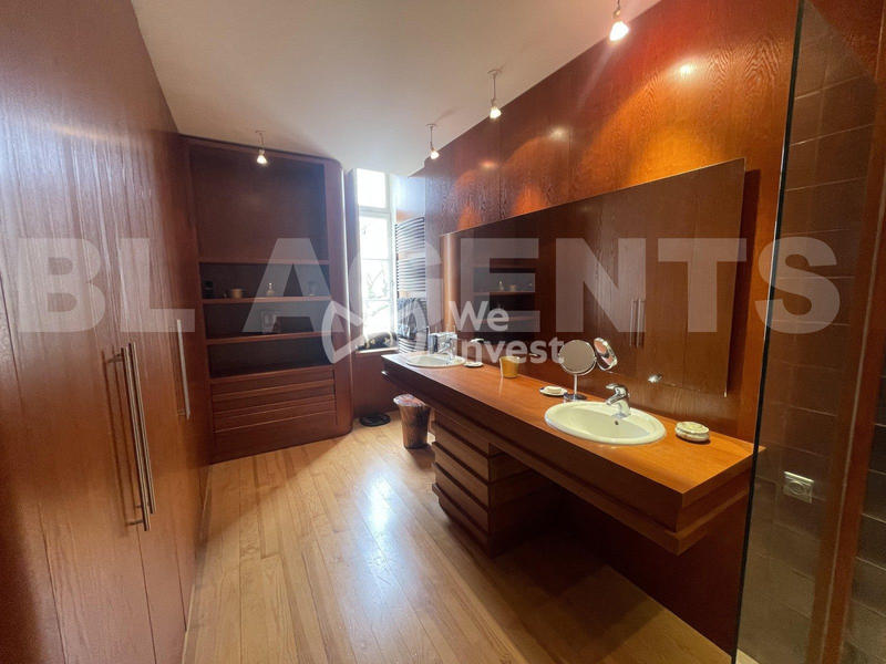 Maison - 331 m² - 9 pièces