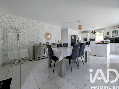 Maison - 92 m² - 5 pièces