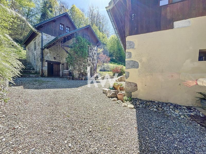 Maison en pierre - 305 m² - 8 pièces