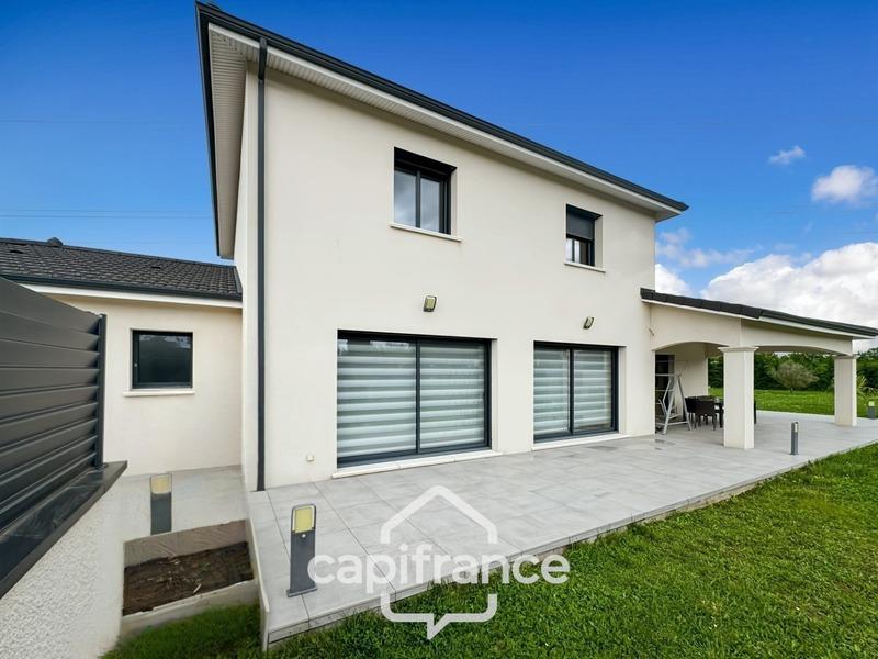 Maison - 275 m² - 7 pièces