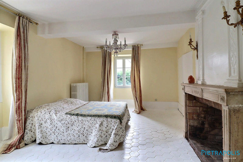 Maison - 263 m² - 9 pièces