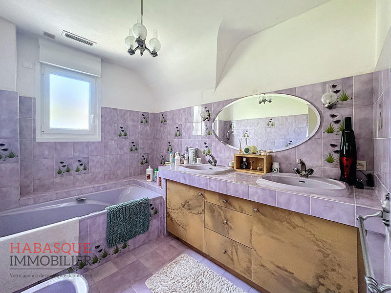 Maison - 178 m² - 9 pièces