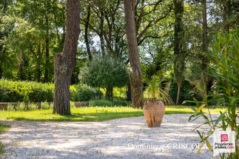 Maison - 300 m² - 12 pièces