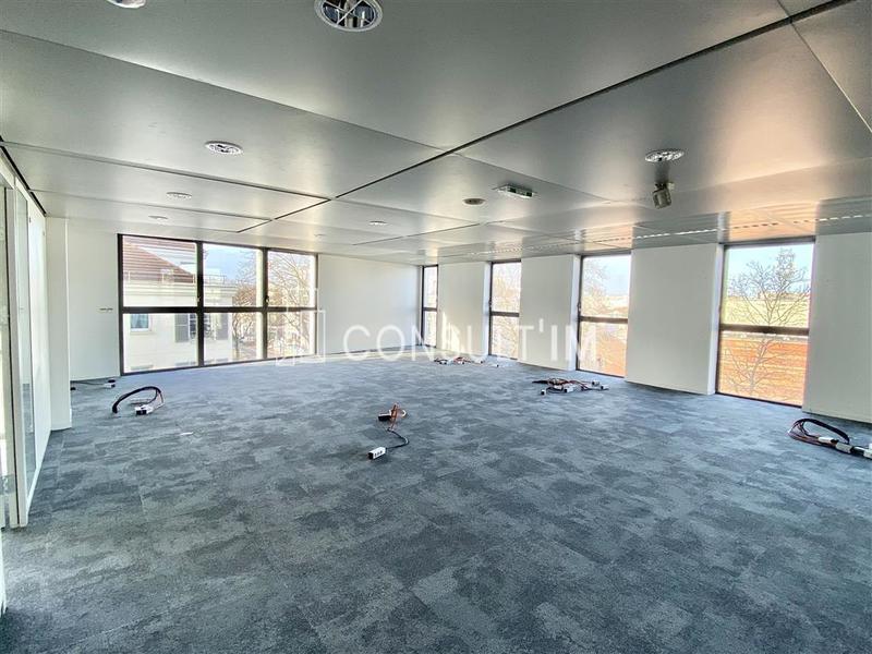 Bureau - 3 851 m²