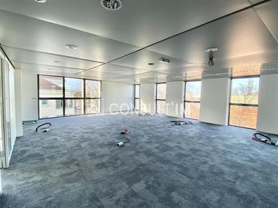 Bureau - 3 851 m²