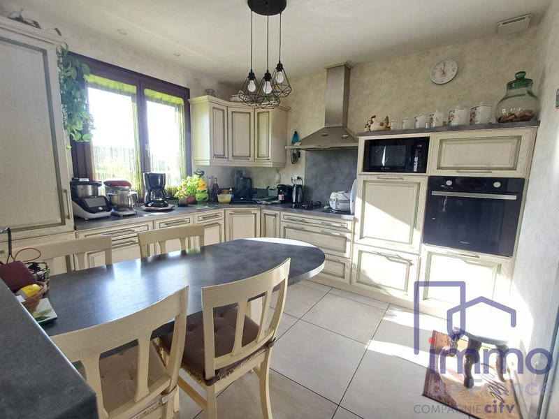 Maison traditionnelle - 132 m² - 6 pièces