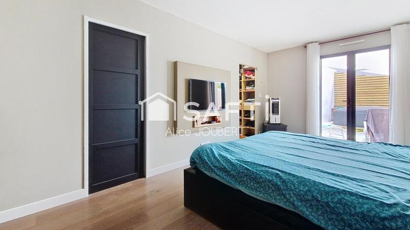 Maison - 210 m² - 8 pièces