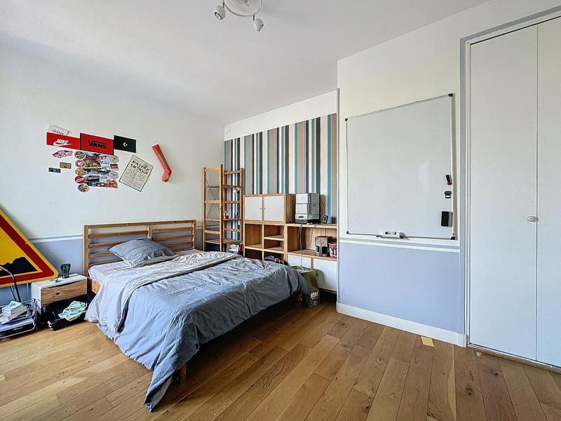 Maison - 220 m² - 9 pièces