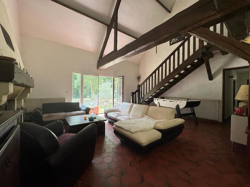 Maison - 218 m² - 9 pièces