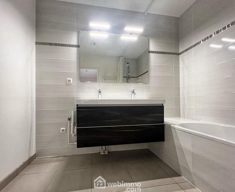 Appartement - 100 m² - 5 pièces