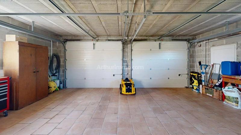 Maison - 308 m² - 9 pièces