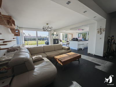 Maison - 243 m² - 11 pièces