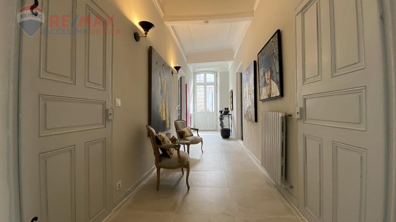 Maison - 392 m² - 12 pièces