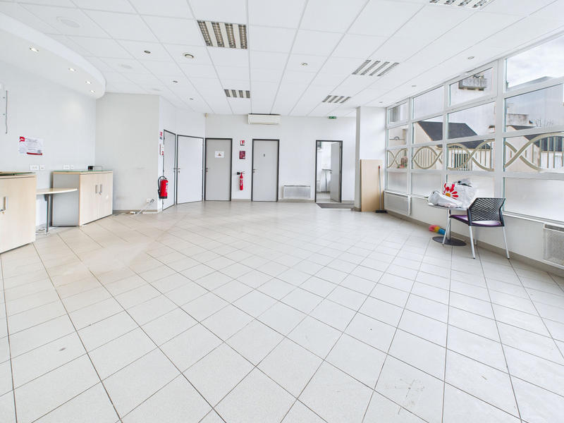 Local commercial - 112 m² - 6 pièces