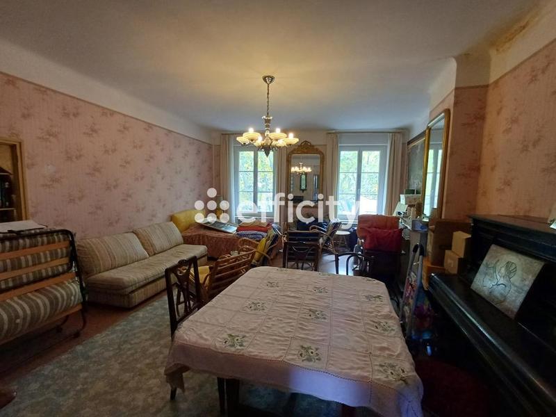 Maison - 201 m² - 6 pièces