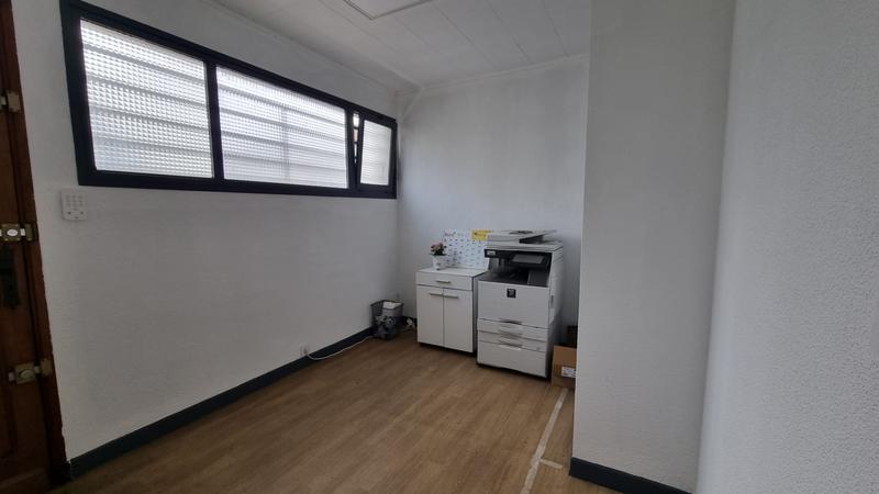 Entrepôt - 252 m² - 4 pièces