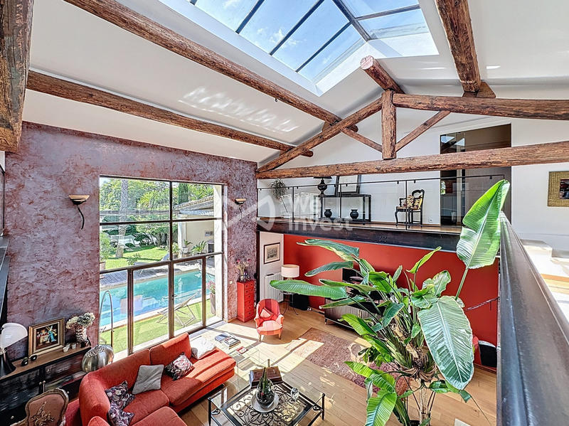 Maison - 260 m² - 8 pièces