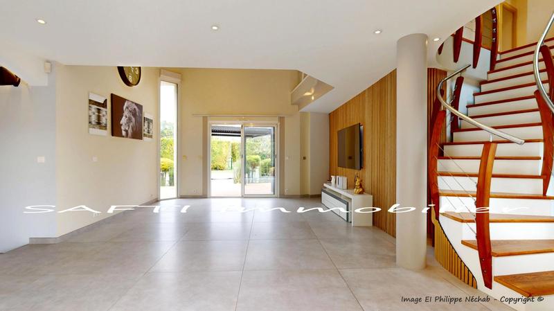 Maison - 182 m² - 7 pièces