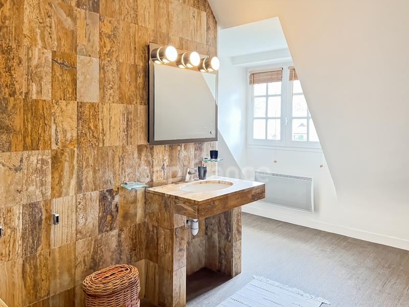 Maison - 224 m² - 7 pièces