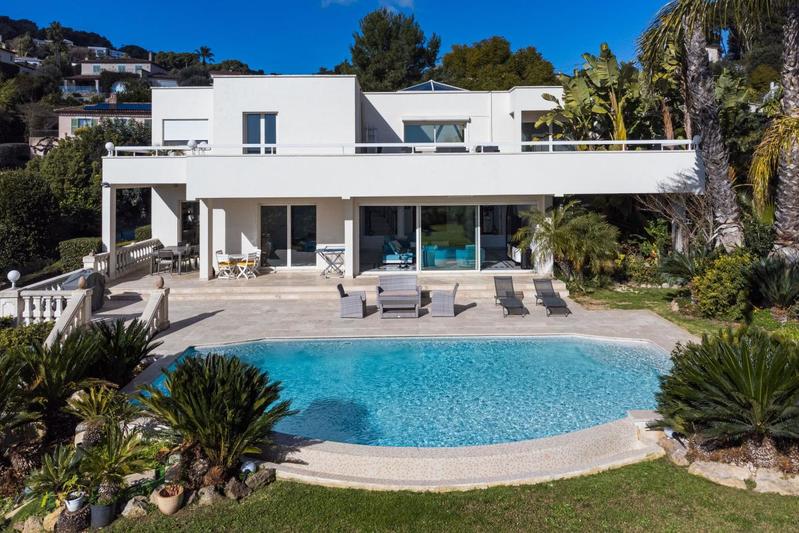 Maison - 230 m² - 5 pièces