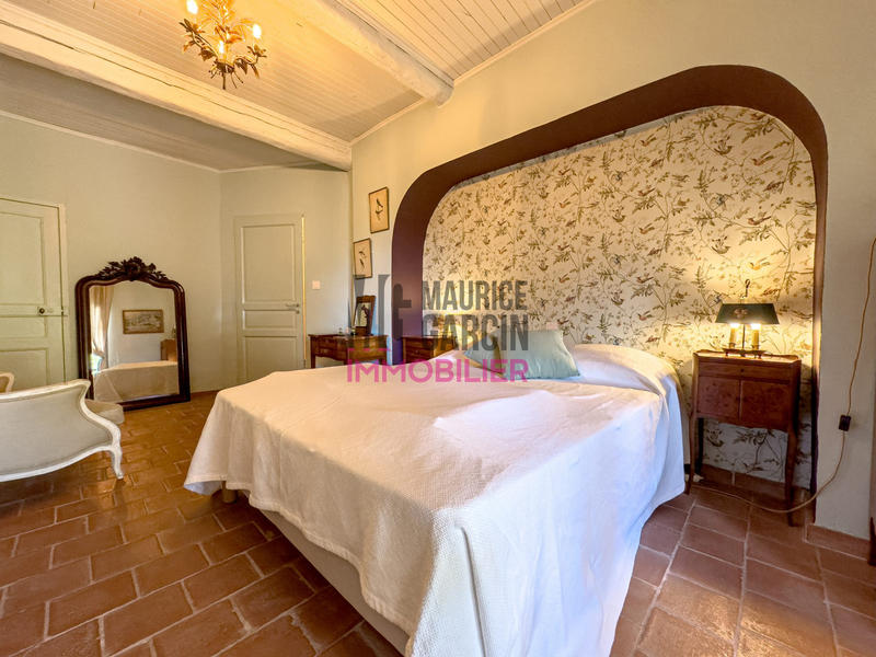 Maison - 460 m² - 12 pièces