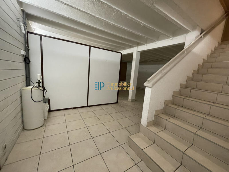 Local commercial - 143 m² - 2 pièces