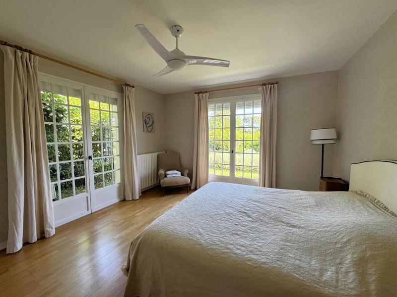 Maison - 300 m² - 9 pièces