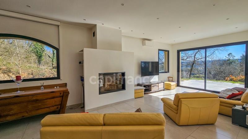 Demeure - 696 m² - 21 pièces