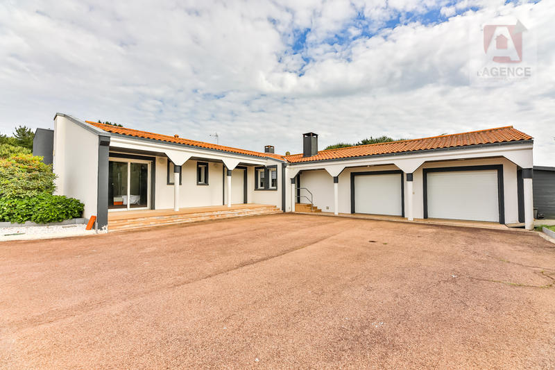 Maison - 402 m² - 8 pièces